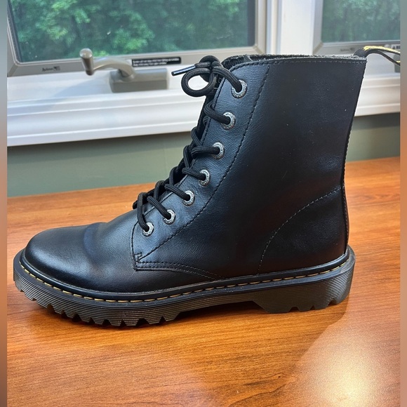 Dr Marten Luana Black Lace Up Sz 10 In excellent condition - Picture 14 of 14